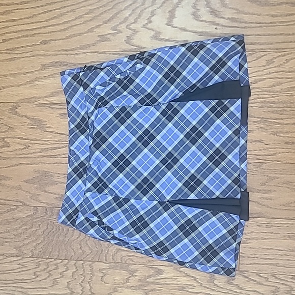 Izod Dresses & Skirts - IZOD Golf Athletic Skirt / Skort Sz 4